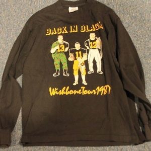 *Ultra rare* beat navy tee